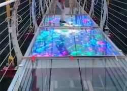 LED玻璃栈道屏